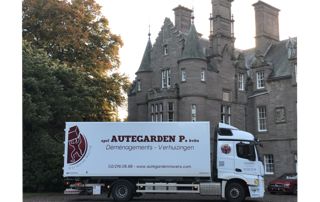 camion Autegarden devant un château