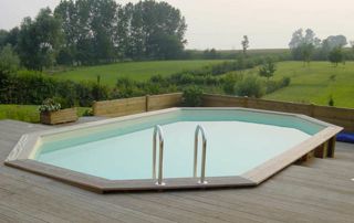 piscine hexagonale en bois