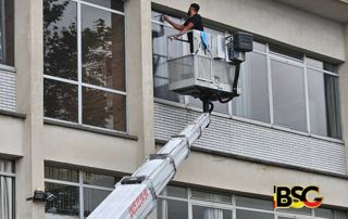 nettoyage de vitres d'un immeuble