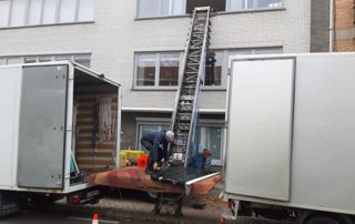 élévateur pour sortir des meubles d'un immeuble