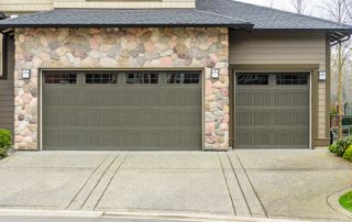 double porte de garage sur une maison à Uccle