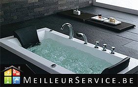 bain rempli dans salle de bain design