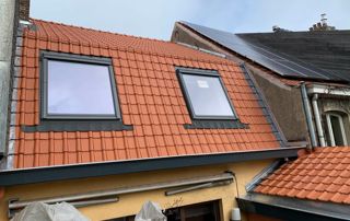 toiture en tuiles avec fenêtres Velux