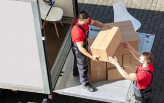 chargement camion de déménagement